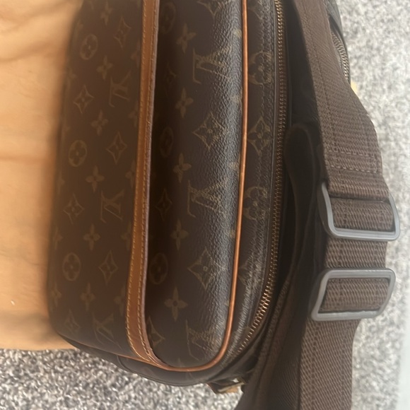 Authentic Louis Vuitton Reporter bag - Picture 5 of 10